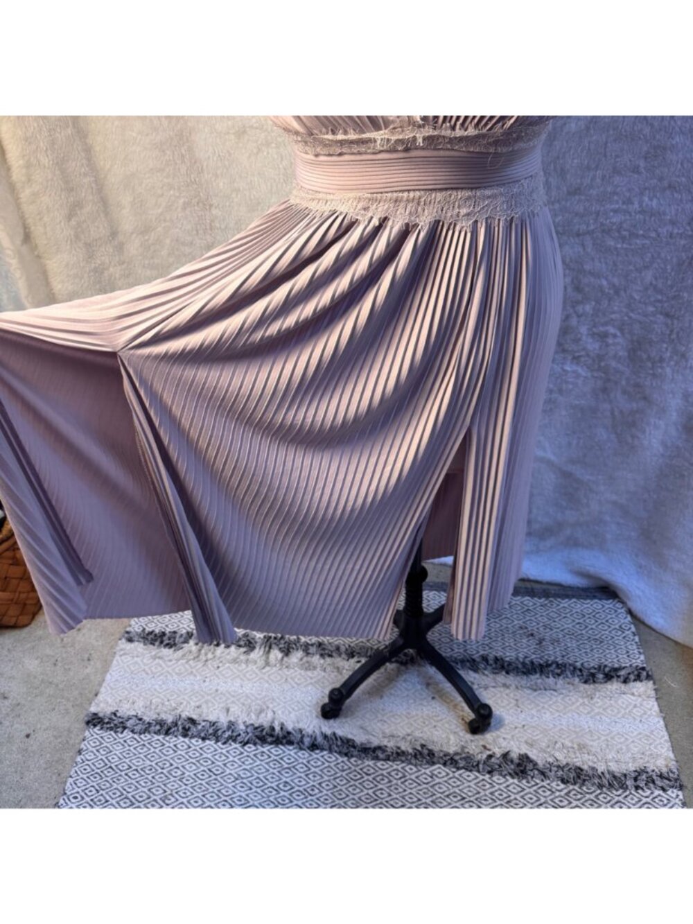 ASOS DESIGN size 6 lilac accordion pleated midi dress lace detailing romantic - Picture 4 of 9